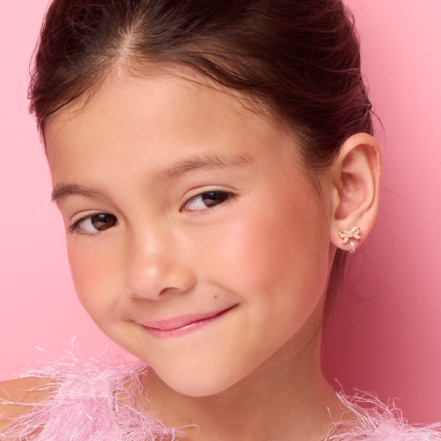J341s05C_girl-nation-earrings-pretty-pink-bow-clip-on-worn-girl-2_1.jpg