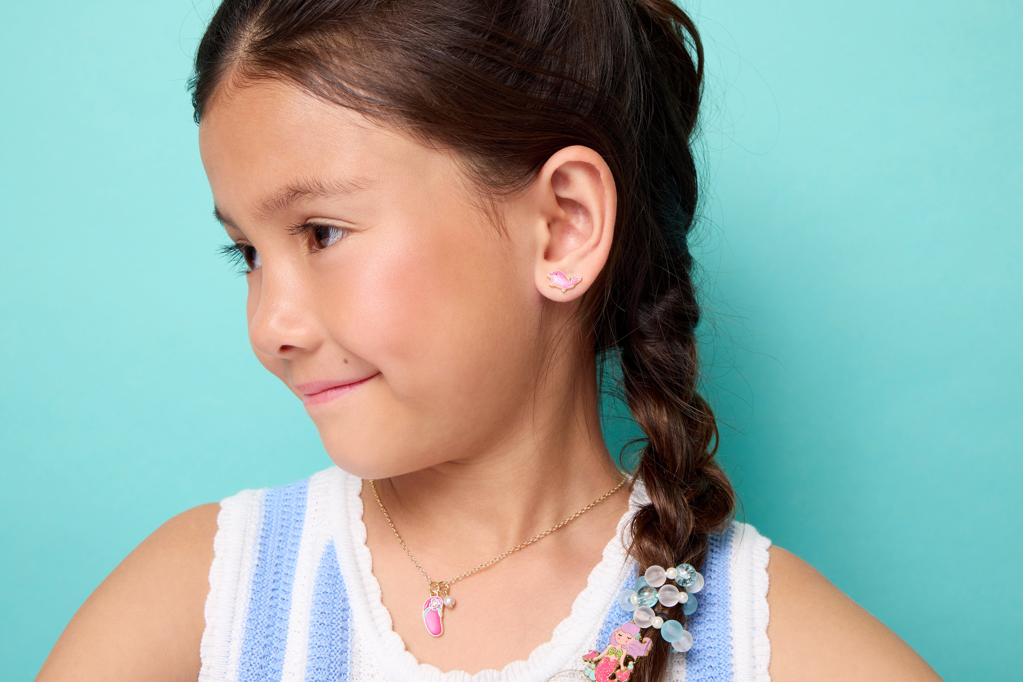 J551s05_girl-nation-earrings-dazzling-dolphin-cutie-studs-worn-girl-1_O.jpg