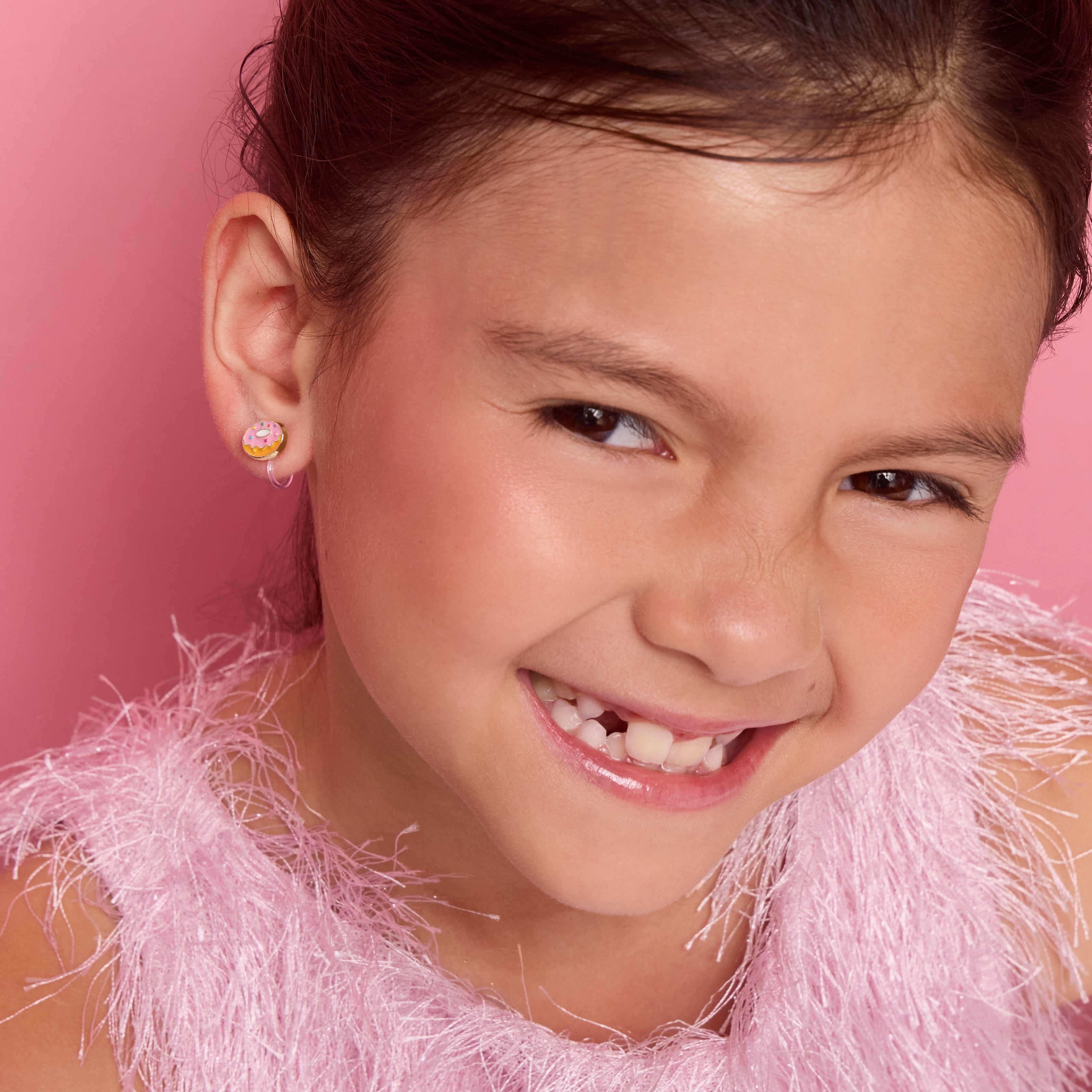J561s05C_girl-nation-earrings-very-berry-donut-clip-on-worn-girl-1_1.jpg