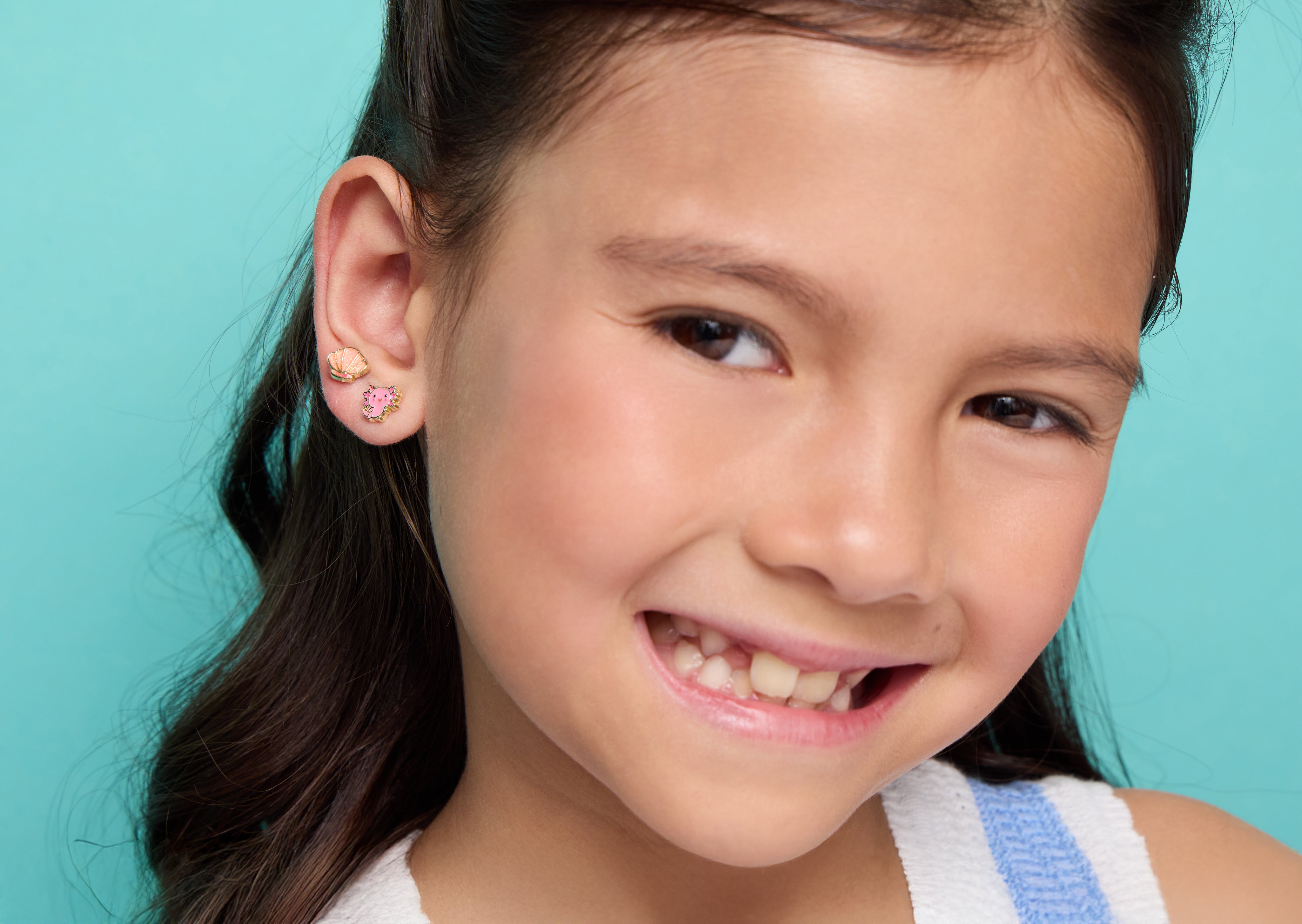 J7066_girl-nation-earrings-shell-smiles-perfect-pair-cutie-studs-worn-girl-1_O.jpg