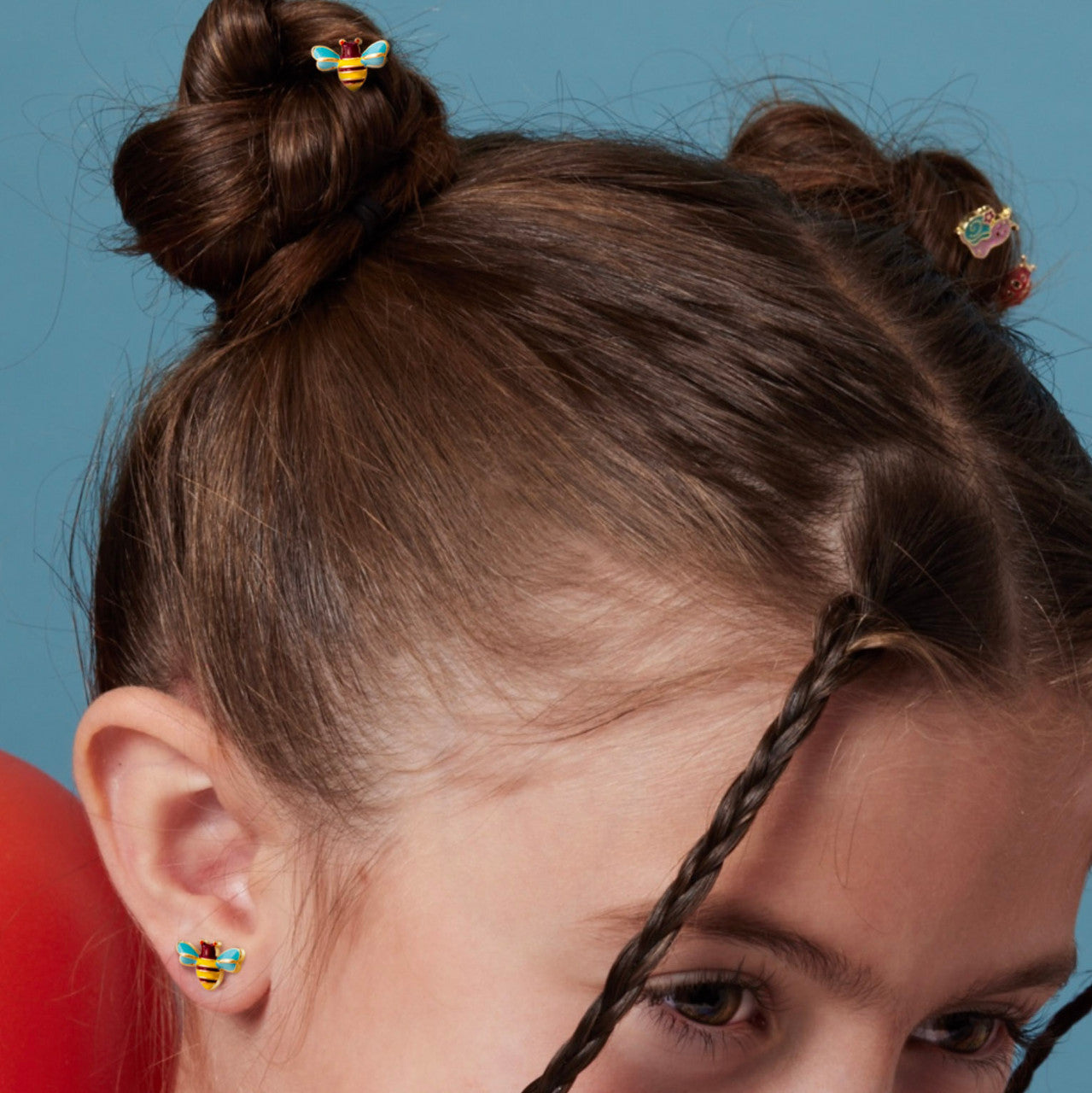Adorable Buzzing Bee stud earrings for girls, featuring a secure safety back and skin-safe materials. A sweet and safe gift for granddaughters with sensitive ears.